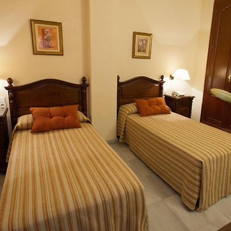Hotel Gran Avenida Coria del Río Екстериор снимка