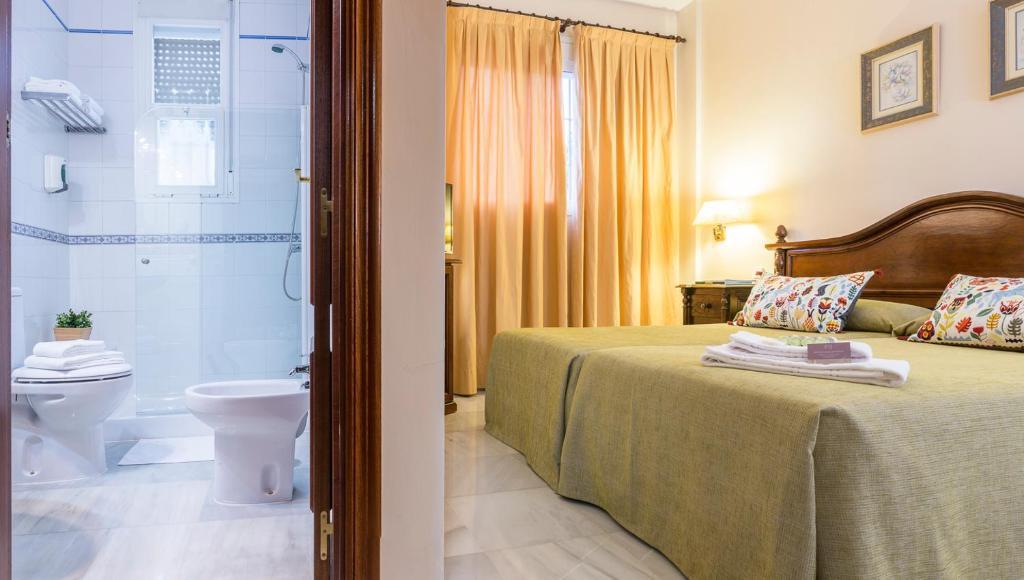 Hotel Gran Avenida Coria del Río Екстериор снимка