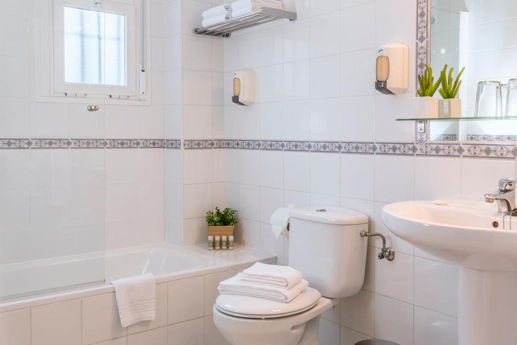 Hotel Gran Avenida Coria del Río Екстериор снимка