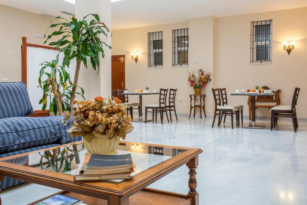 Hotel Gran Avenida Coria del Río Екстериор снимка