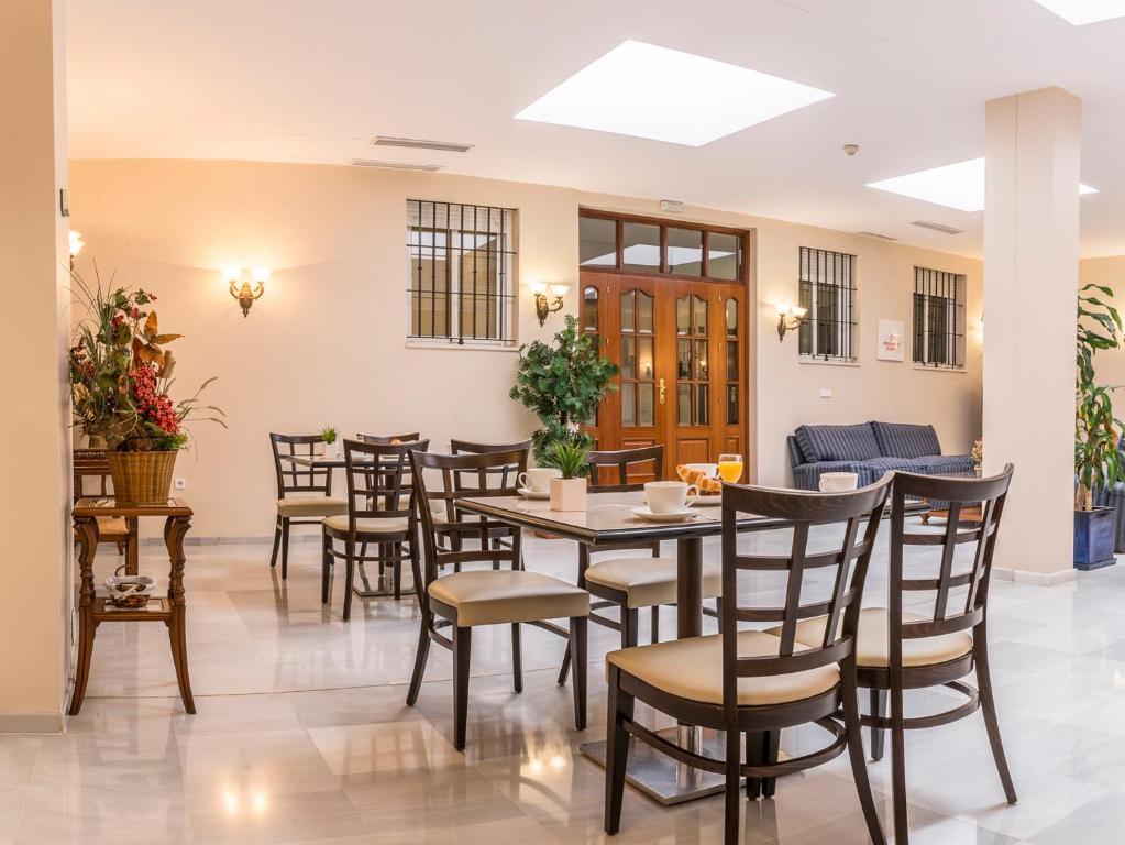 Hotel Gran Avenida Coria del Río Екстериор снимка