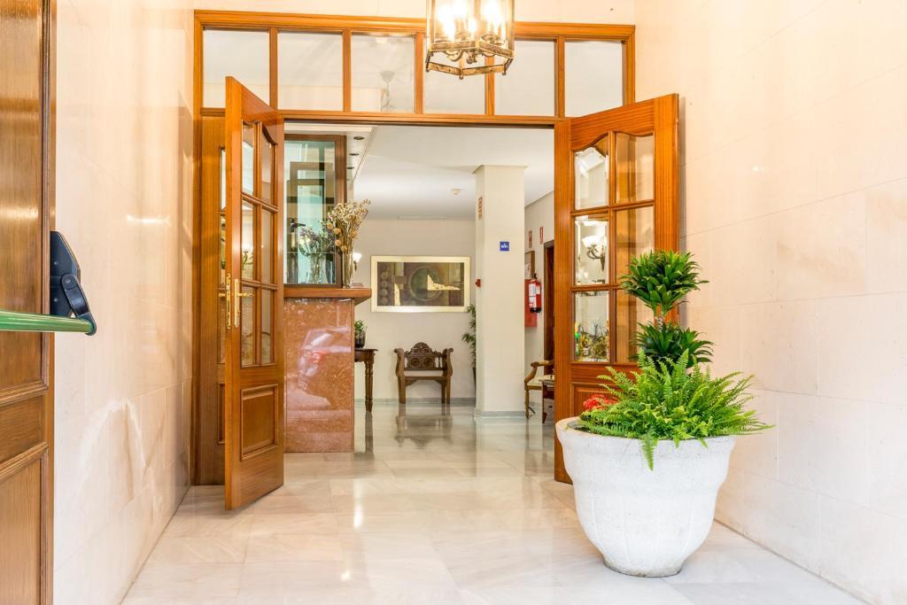 Hotel Gran Avenida Coria del Río Екстериор снимка