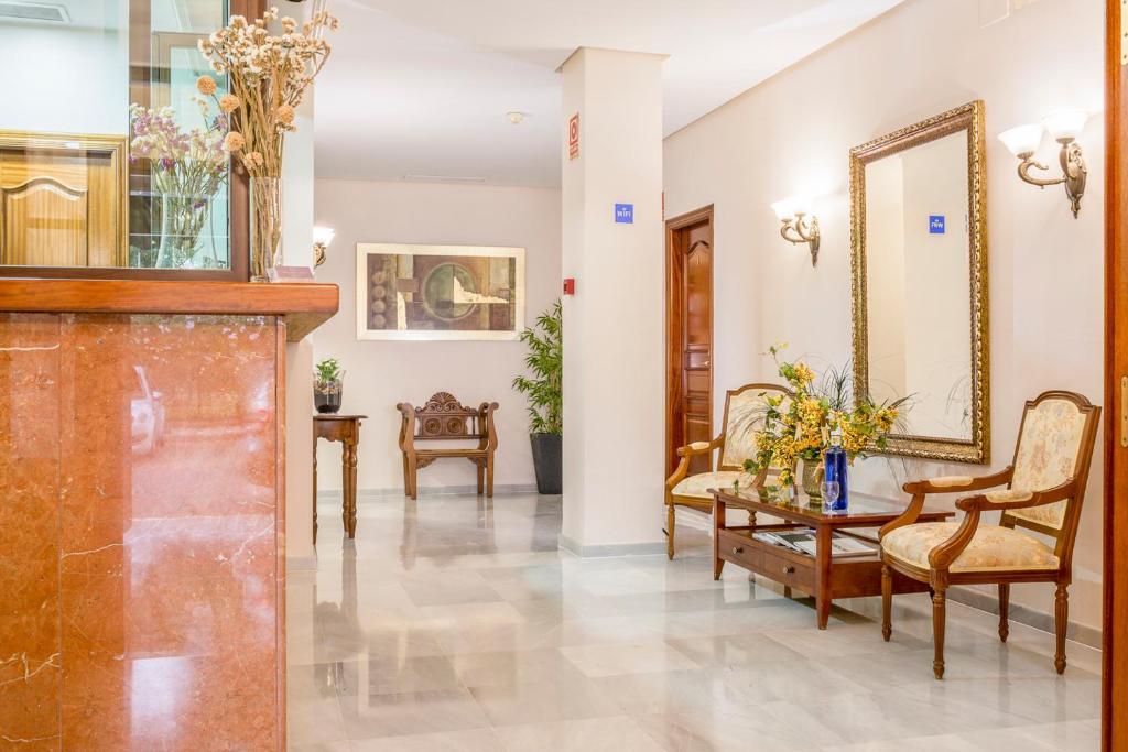 Hotel Gran Avenida Coria del Río Екстериор снимка