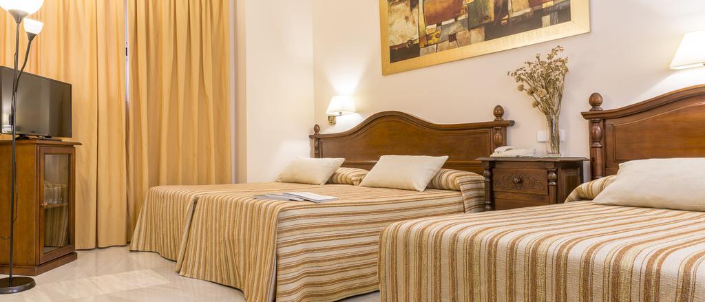 Hotel Gran Avenida Coria del Río Екстериор снимка