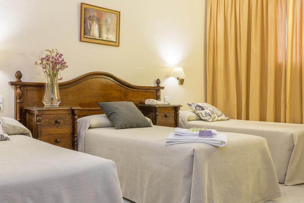 Hotel Gran Avenida Coria del Río Екстериор снимка