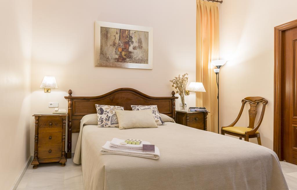 Hotel Gran Avenida Coria del Río Екстериор снимка