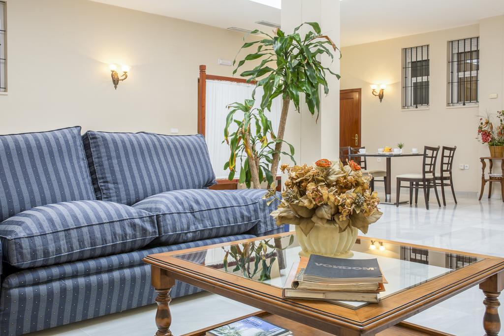 Hotel Gran Avenida Coria del Río Екстериор снимка