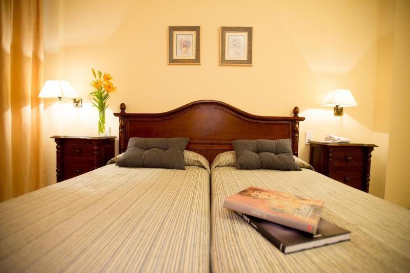 Hotel Gran Avenida Coria del Río Екстериор снимка